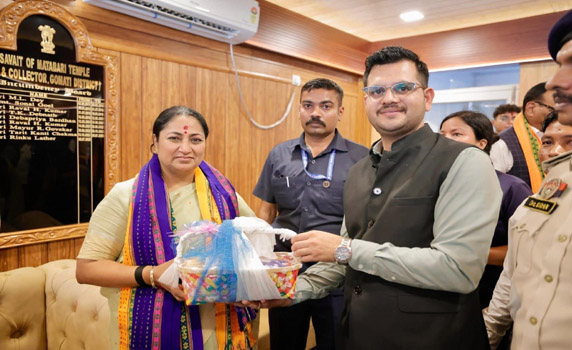 Delhi CM Rekha Gupta visits sacred Mata Tripurasundari Temple, Gomati DM welcomes.